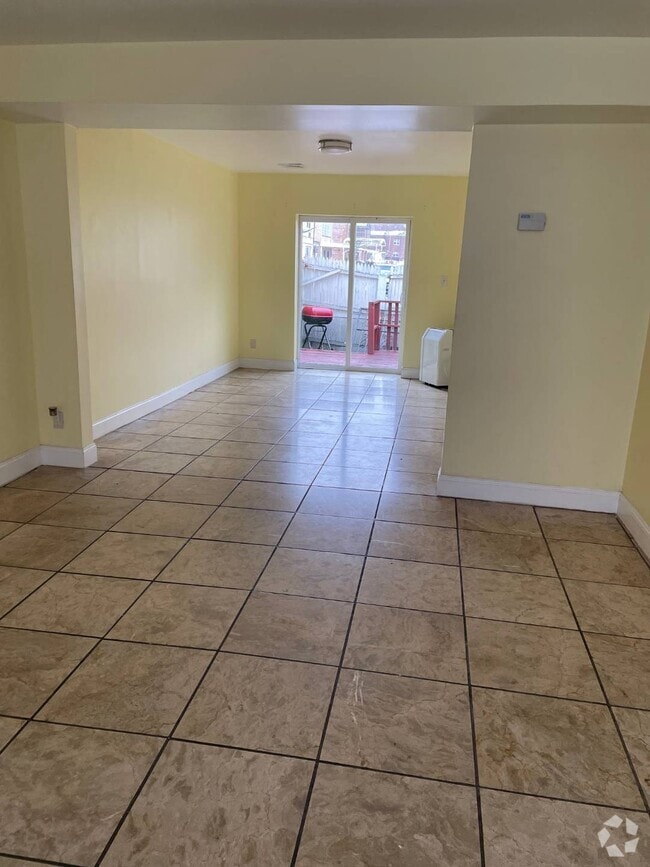 Building Photo - 63-04 Grand Central Pkwy Rental