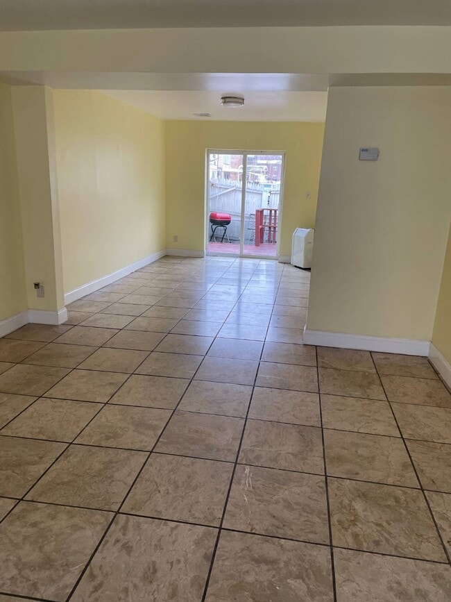 Building Photo - 63-04 Grand Central Pkwy Rental