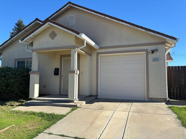 Building Photo - Cozy 2 Bed, 2 Bath Home