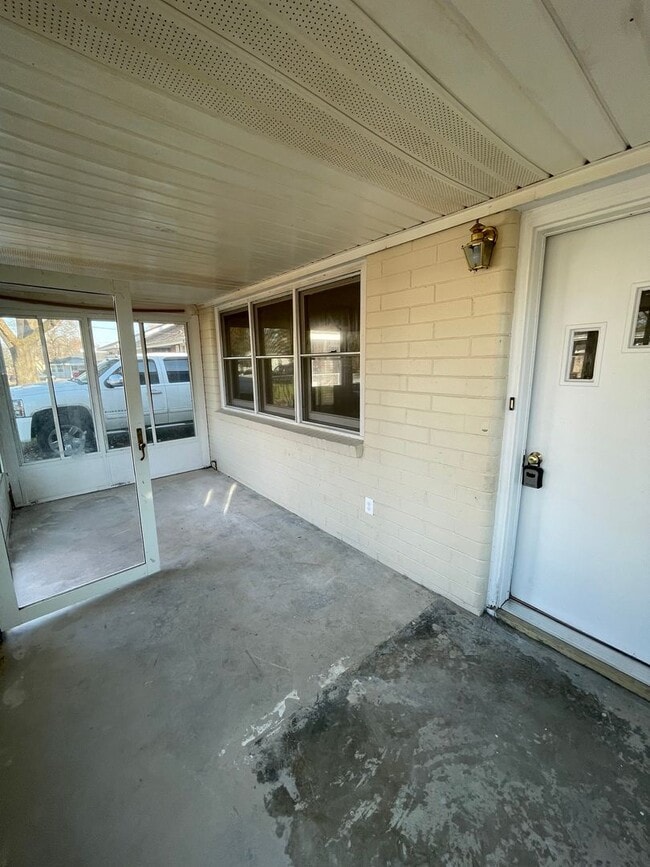 Photo - 108 N Saratoga St