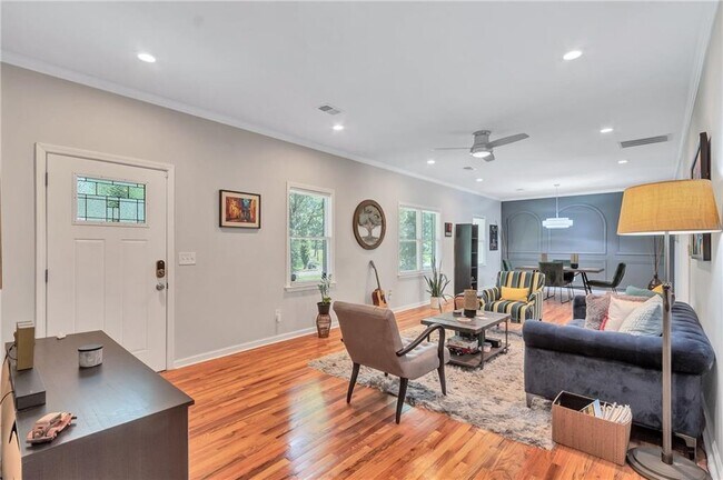 Photo - 2418 Bollingbrook Dr SW