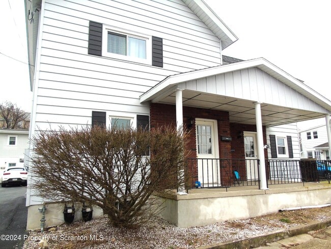 Photo - 112 E Elm St