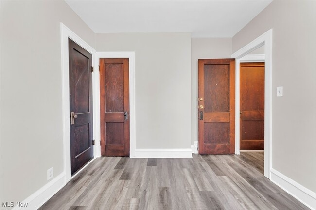 Building Photo - 10602 Langton Ave Unit 2/UP