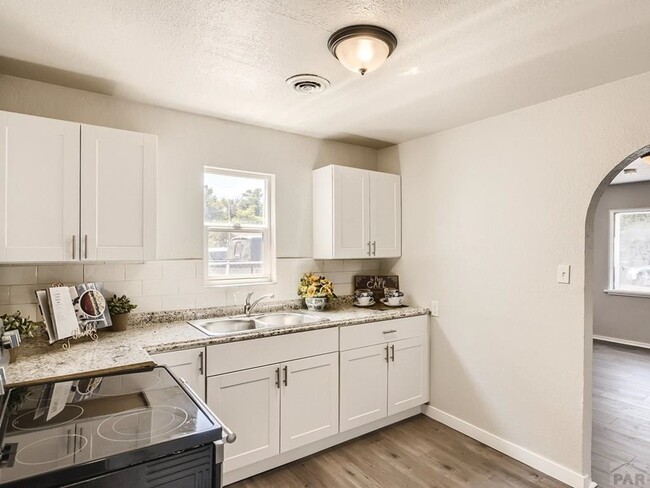 Photo - 1428 E Orman Ave Townhome