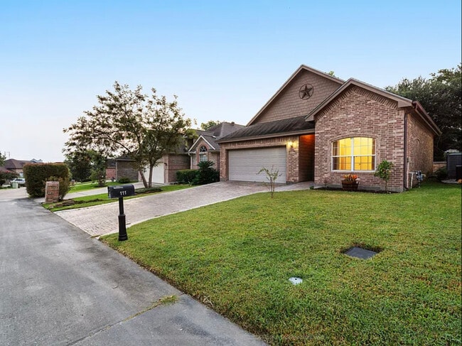 Photo - 111 Harbour Town Cir