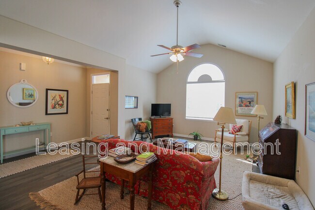 Photo - 1317 Heidiho Way