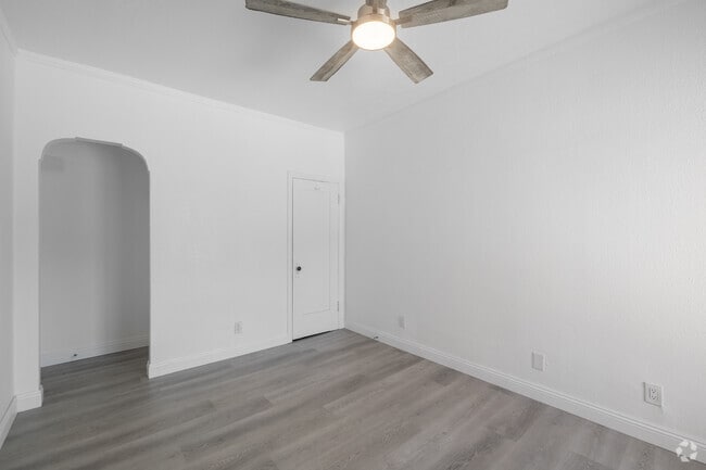 1BR, 1BA - 700SF - Bedroom