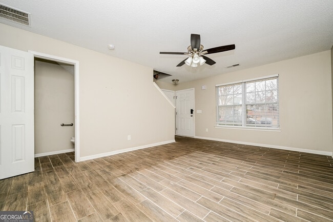 Photo - 304 Lauren Way