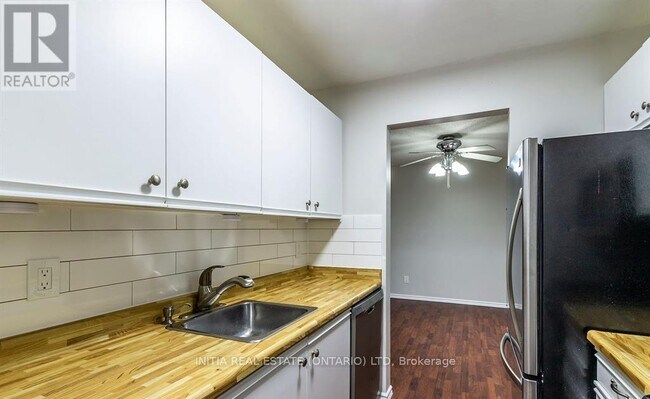 Photo - 725 Deveron Crescent Unité 317