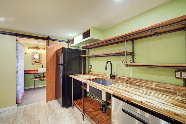 Photo - 2125 Cedar St