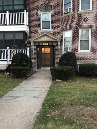 Building Photo - 1719 Northampton St Unit 3