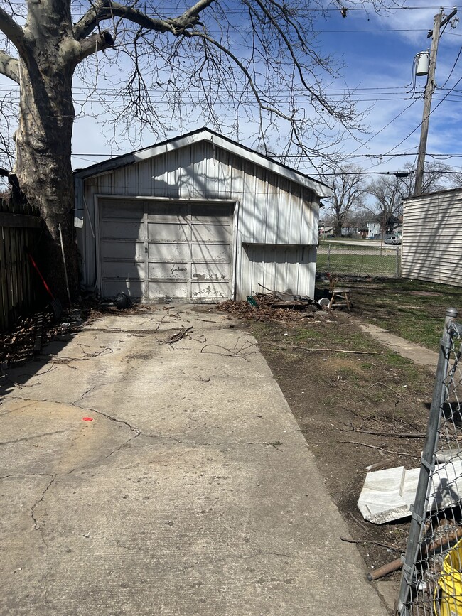 Photo - 2345 Iowa St