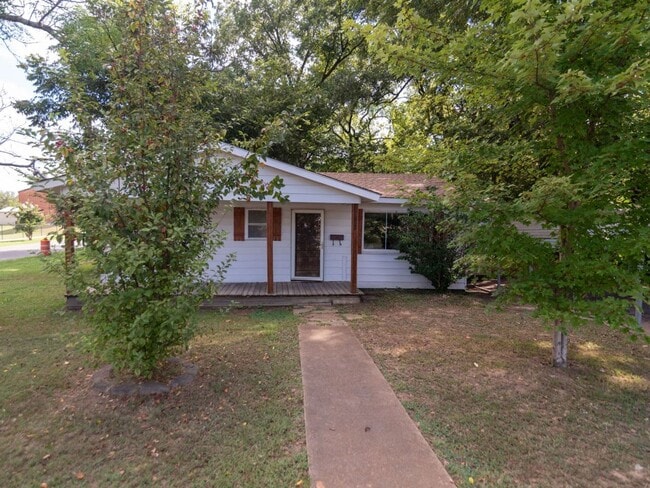 Photo - 610 N Fir St House