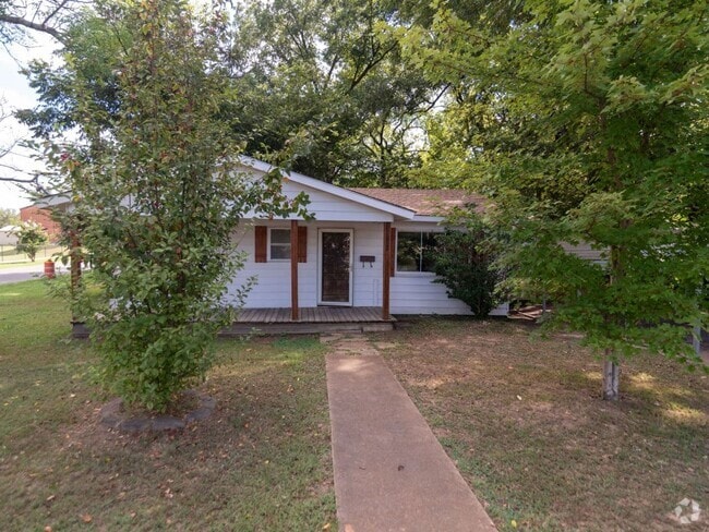 Building Photo - 610 N Fir St Rental