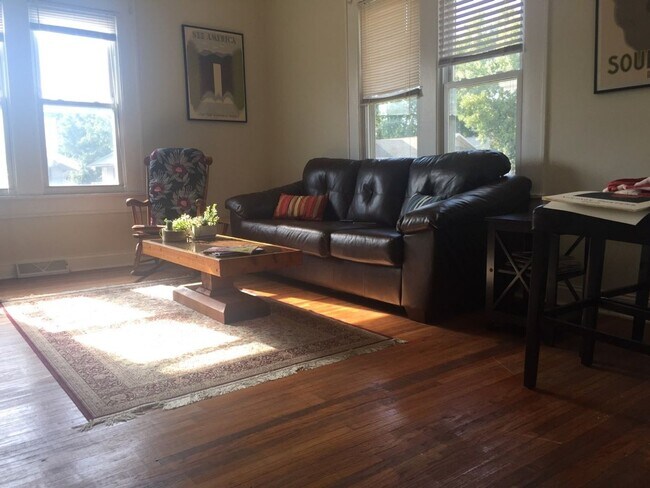 Photo - 3 BED home with rear patio available AUGUST!