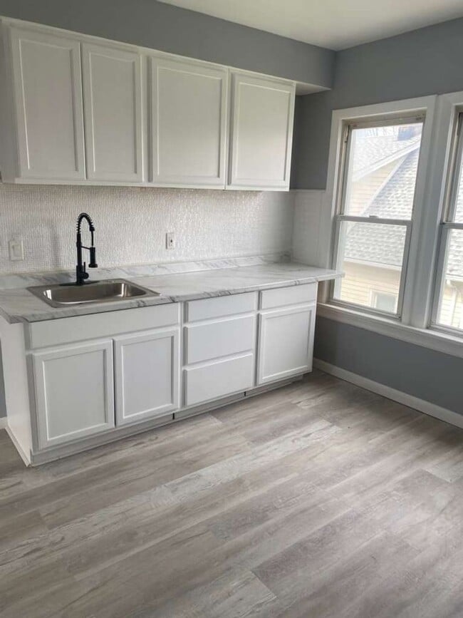 Photo - 792 London Rd Unit Up