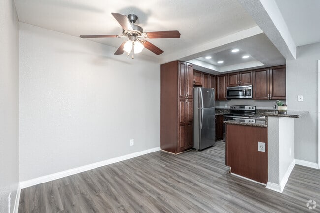 2BR, 2BA - 900SF - Kitchen