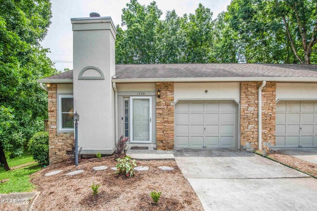 Building Photo - 1728 Stone Hedge Dr Rental