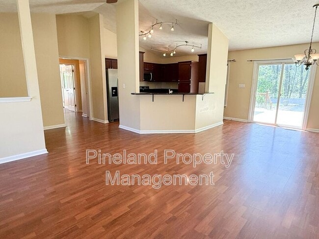 Photo - 107 Whitechapel Ln