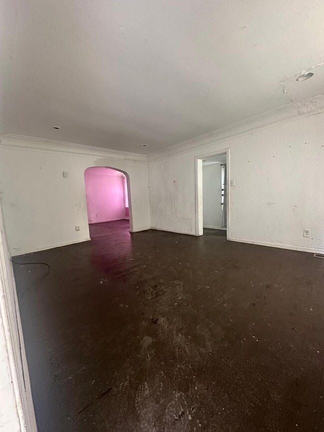 Photo - 7400 Mansfield St