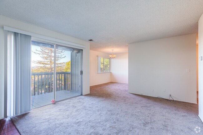 2BR, 1.5BA - 993SF - Living Room