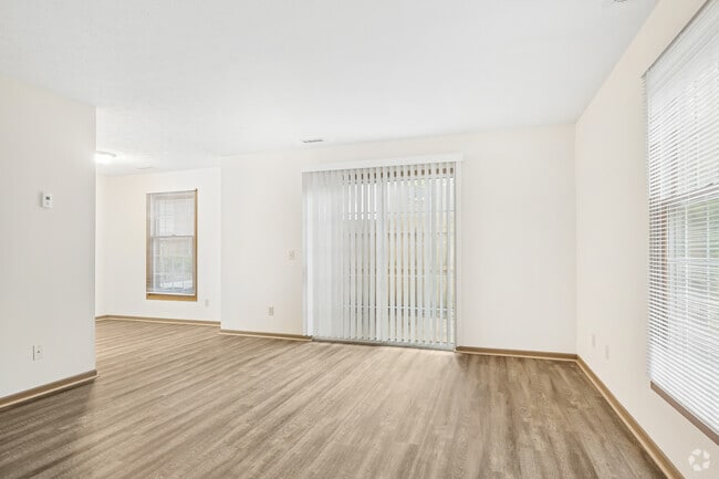 2BR, 2BA - 1,039SF - Living Room