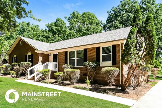 Photo - 1100 Lightwood Dr