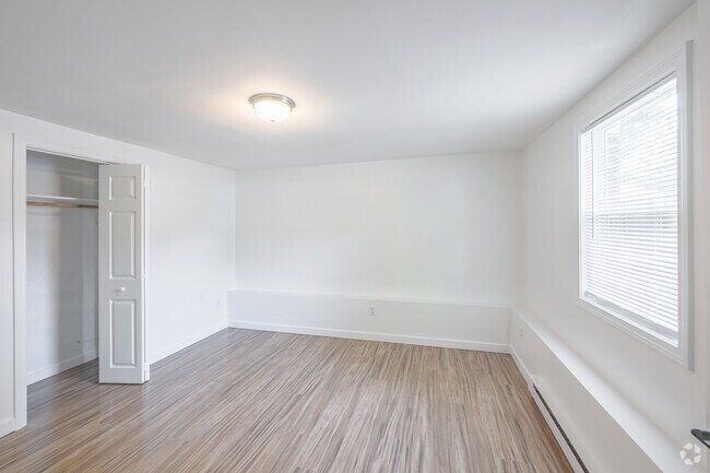 2 BR, 1 BA , 1st Floor