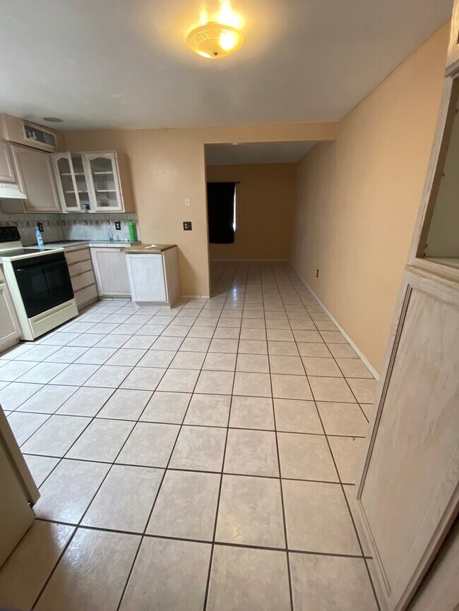 3523 E March Pl