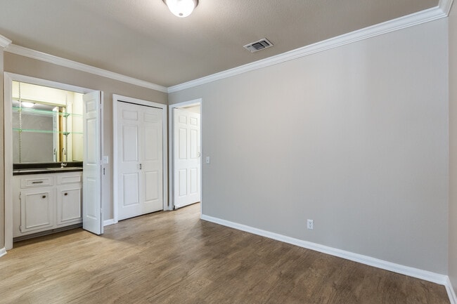 Photo - 5359 Fredericksburg Rd Unidad 504 Rental