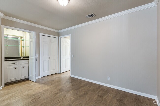 Building Photo - 5359 Fredericksburg Rd Unit 504 Rental