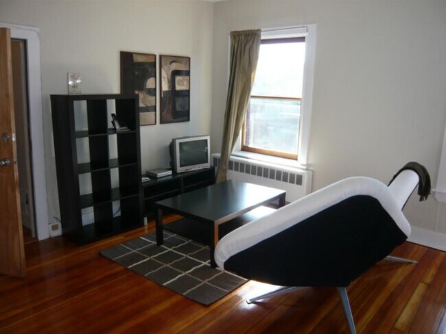 Photo - 437 Hanover St