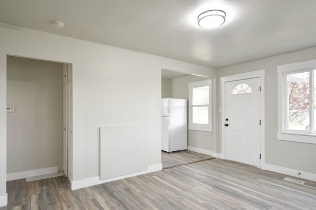 Photo - 263 Maple St