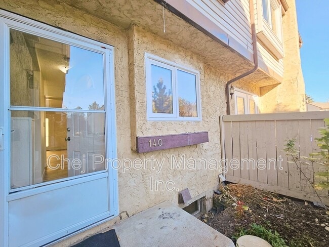 Photo - 140 Royal Terrace NW