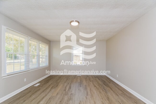 Photo - 185 Sandclay Dr