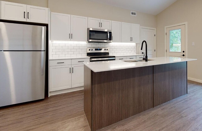 Building Photo - 933 Taylor Ave Unit 4