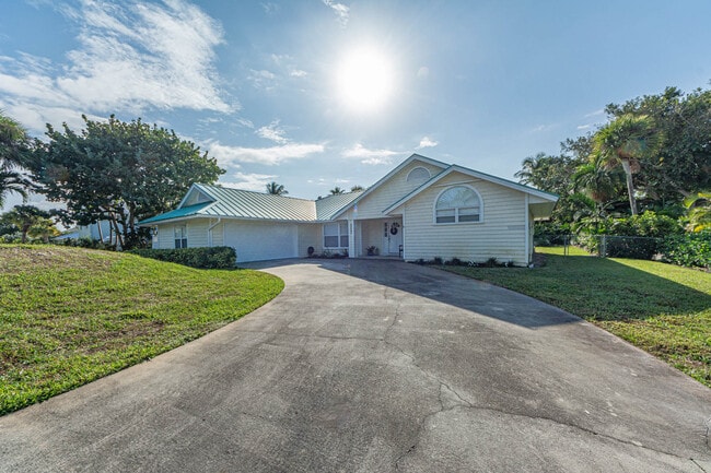 Building Photo - 2225 Silver Sands Ct