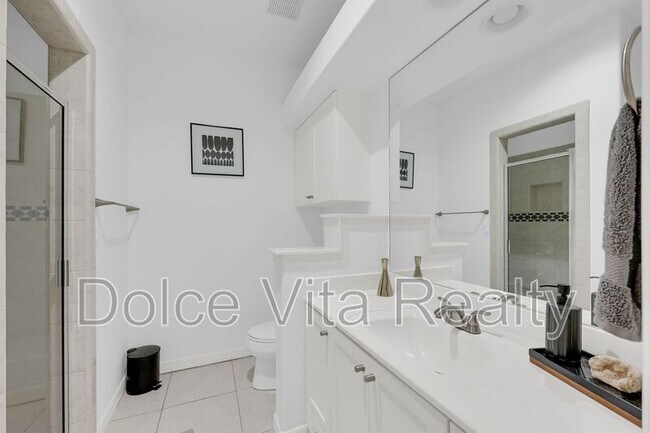 Photo - 612 E Thornhill Ave