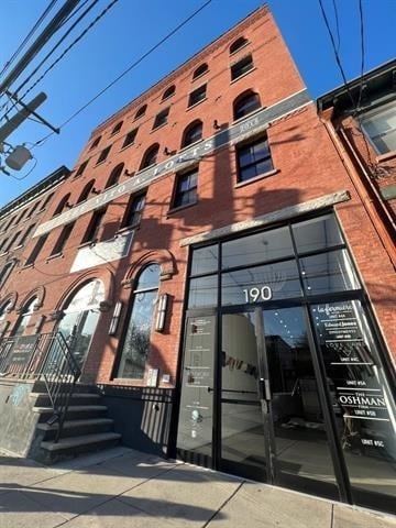 Building Photo - 190 Christopher Columbus Dr Unit 5C