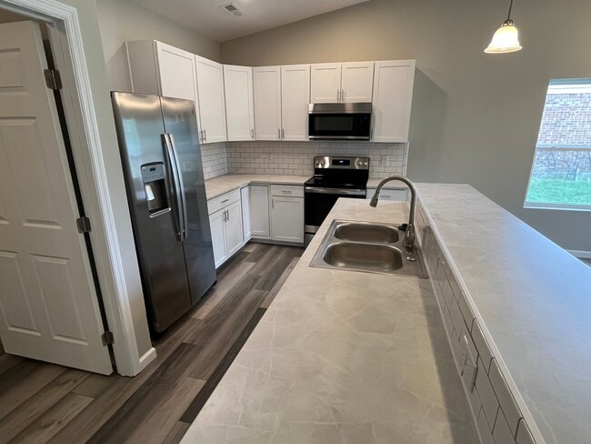 Photo - 118 Burgundy Dr