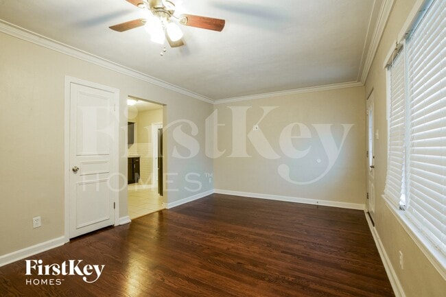 Photo - 9946 MacKenzie Rd