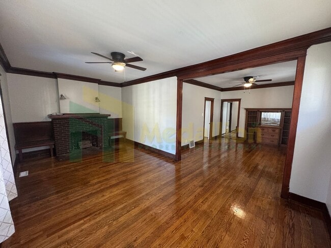 Photo - Updated Bungalow - 4Bed - Great location - near 114th & Michigan Ave