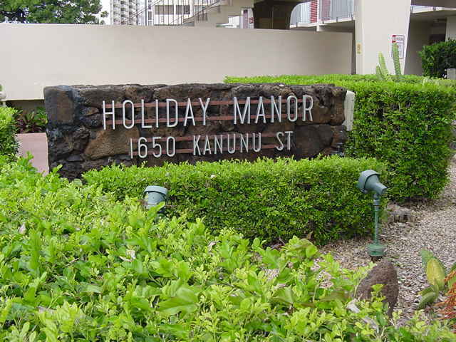 Building Photo - Holiday Manor studio, secured building, laminate wood flooring!