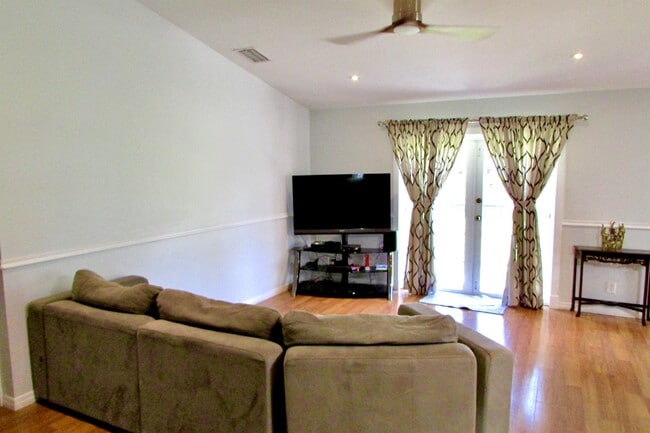 Photo - 13677 Temple Blvd