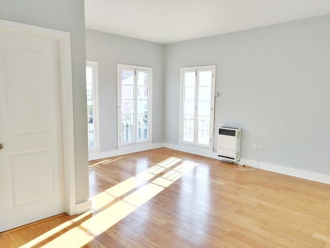 Photo - 5139 Melrose Avenue