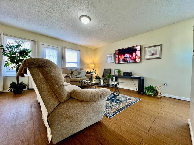 Photo - Great corporate furnished rental- close to everything.