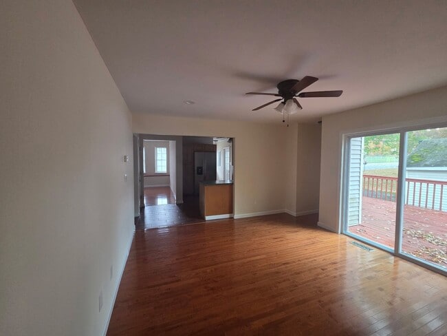 Photo - Spacious 5-Bedroom Home for Rent in Goshen...