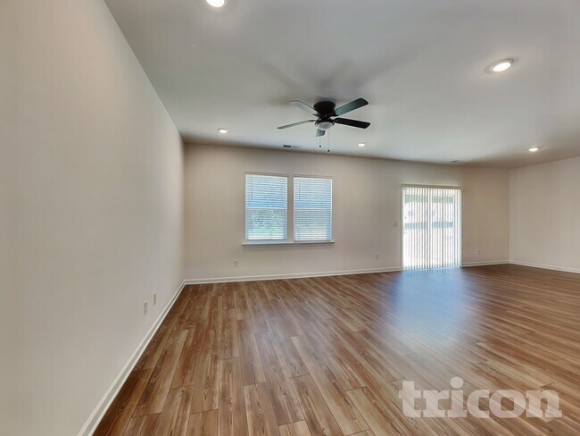 Photo - 2448 Lennox Rd SE