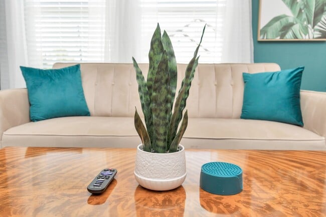 Photo - 7823 Gladstone St