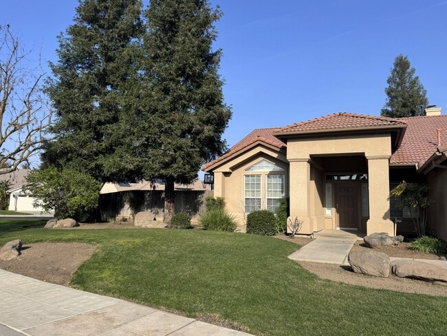 Photo - 553 W Fallbrook Ave